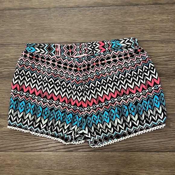 Imperial Star girls pull on patterned shorts - Picture 3 of 9